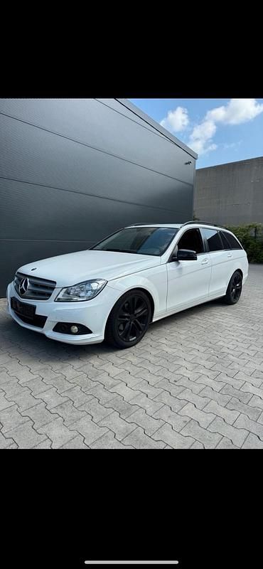 Weiß Gebraucht 2012 Mercedes C200 Kombi | 6.900 € - Bild 1/4