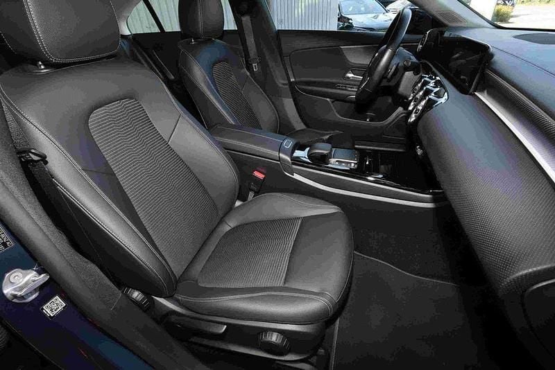 Gebraucht Mercedes CLA250e 160 PS (117 kW) 2022 Denimblau metallic Limousine