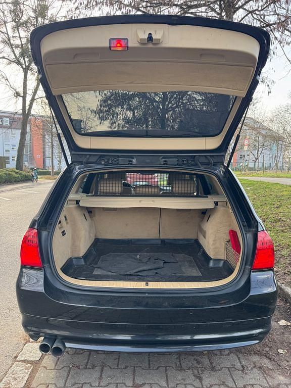 Gebraucht BMW 330 Exclusive 245 PS (180 kW) 2010 Schwarz Kombi