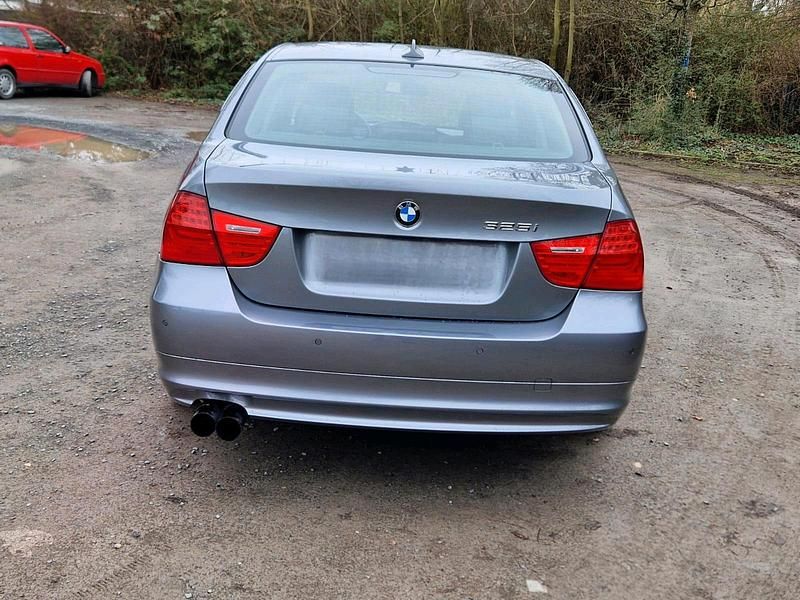 Gebraucht BMW 325 218 PS (160 kW) 2011 Grau Limousine
