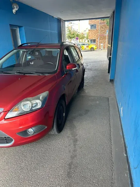 Gebraucht Ford Focus Ghia 109 PS (80 kW) 2009 Rot Limousine