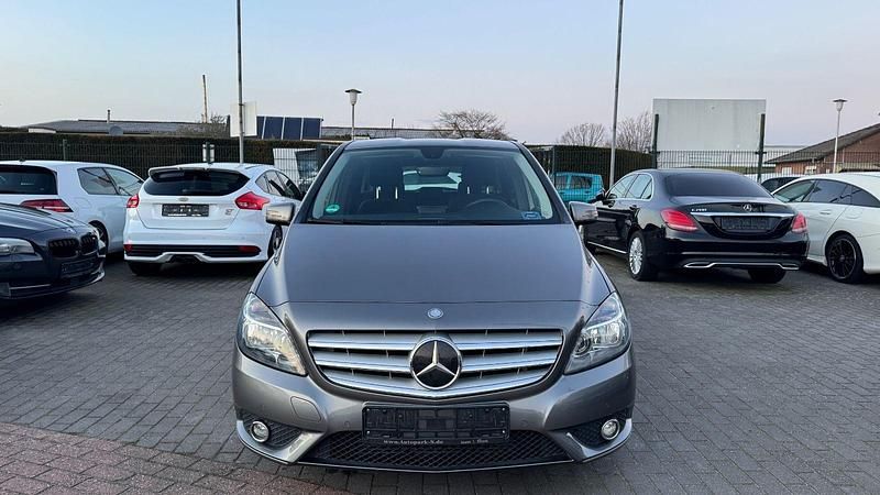 Gebraucht Mercedes B180 122 PS (89 kW) 2012 Grau Van / Kleinbus