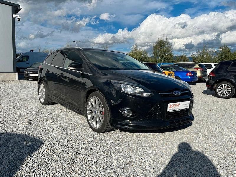 Gebraucht Ford Focus Titanium 182 PS (133 kW) 2013 Schwarz Limousine