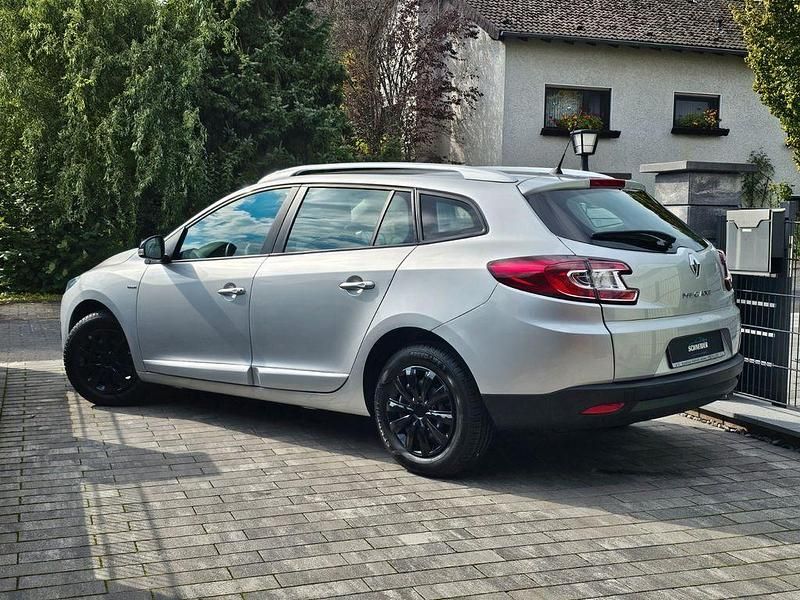 Gebraucht Renault Mégane III LIMITED 110 PS (80 kW) 2015 Silber Limousine
