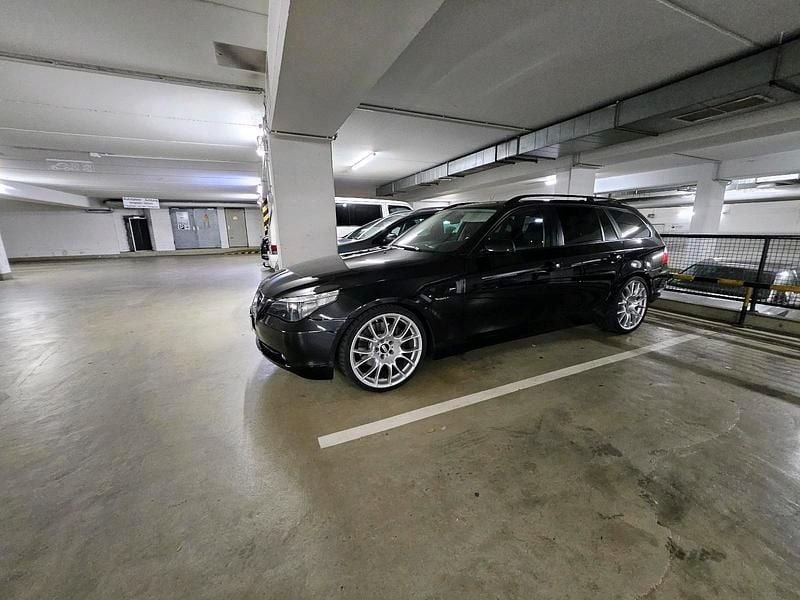 Schwarz Gebraucht 2004 BMW 545 Kombi | 15.000 € (Teuer) - Bild 1/4