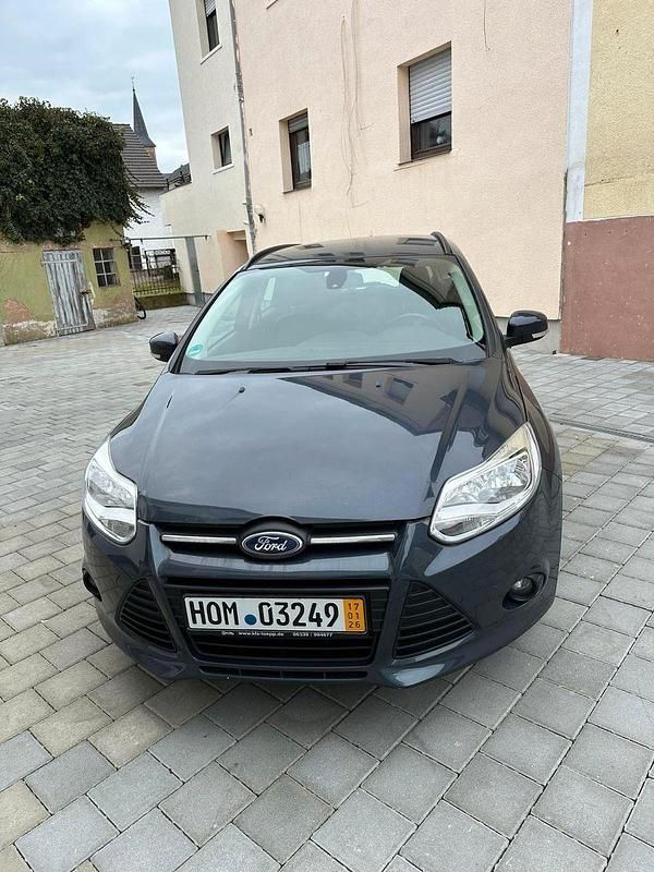 Gebraucht Ford Focus SYNC Edition 125 PS (91 kW) 2013 Blau Kombi