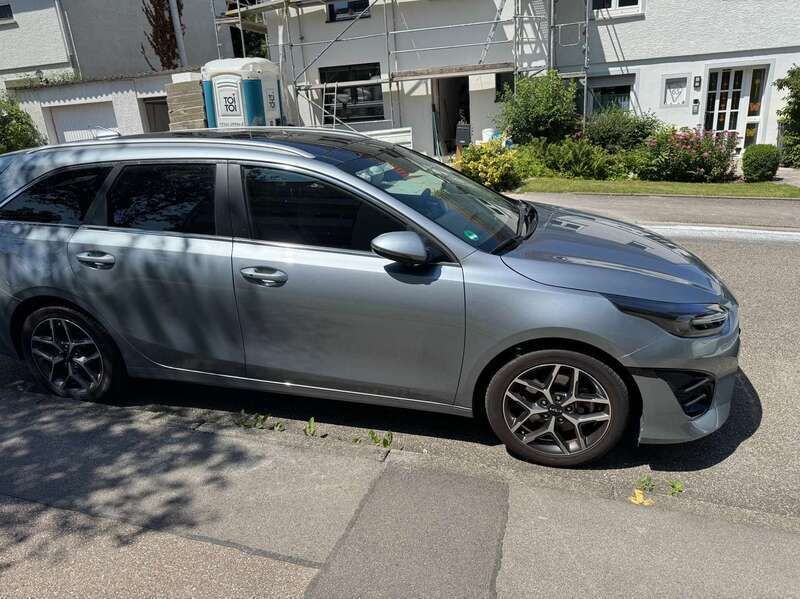 Grau Gebraucht 2023 Kia Ceed Sportswagon Platinum Kombi | 25.000 € (Fairer Preis) - Bild 1/4