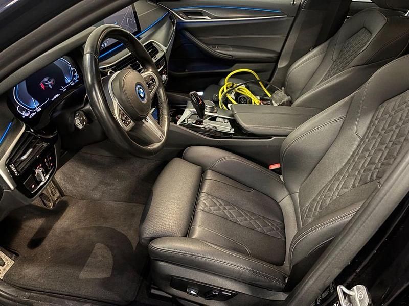 Gebraucht BMW 545e M Sport 394 PS (289 kW) 2022 Schwarz Limousine
