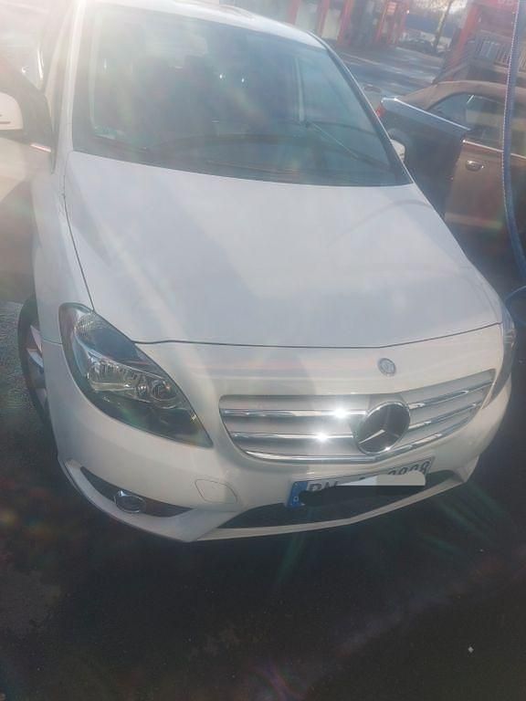 Weiß Gebraucht 2013 Mercedes B180 Van / Kleinbus | 4.500 € (Superpreis) - Bild 1/4