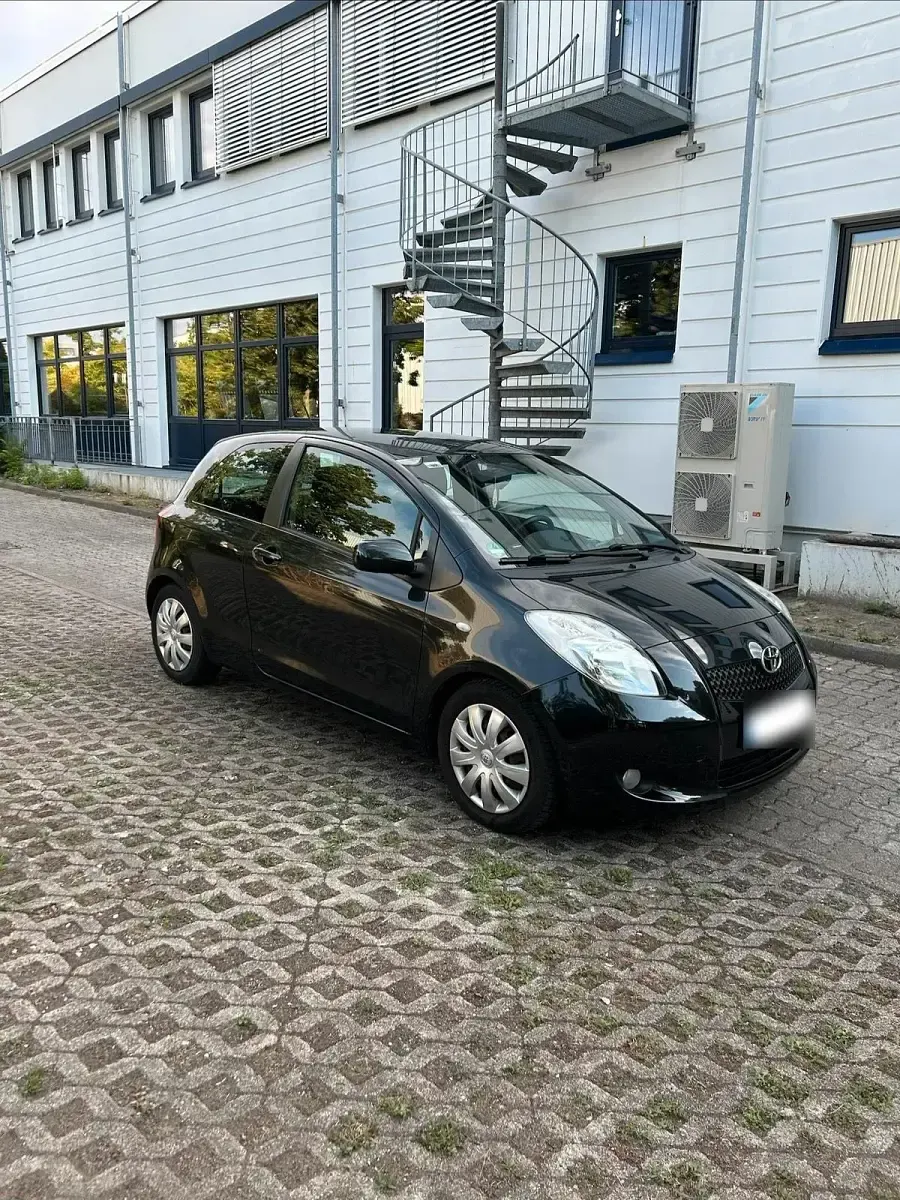 Gebraucht Toyota Yaris 87 PS (63 kW) 2008 Schwarz Kleinwagen