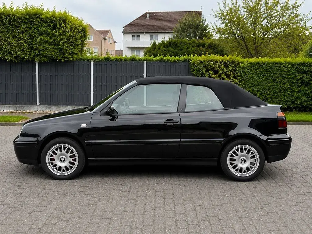 Gebraucht VW Golf 116 PS (85 kW) 2002 Schwarz Cabrio
