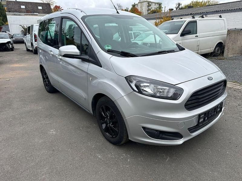 Silber Gebraucht 2018 Ford Tourneo Courier Trend Van / Kleinbus | 5.999 € (Superpreis) - Bild 1/4