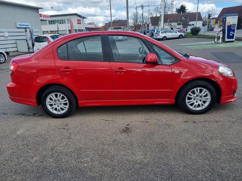 Gebraucht Suzuki SX4 107 PS (78 kW) 2009 Rot Limousine
