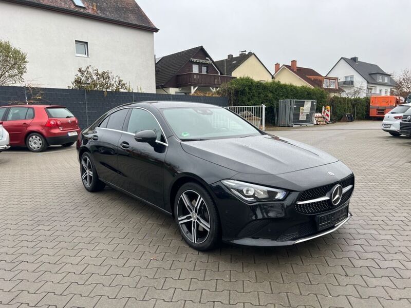 Schwarz Gebraucht 2020 Mercedes CLA200 Limousine | 24.999 € (Fairer Preis) - Bild 1/4
