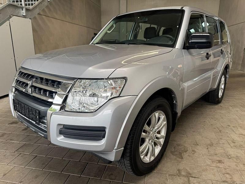 Silber Gebraucht 2015 Mitsubishi Pajero Basis SUV | 15.850 € - Bild 1/4