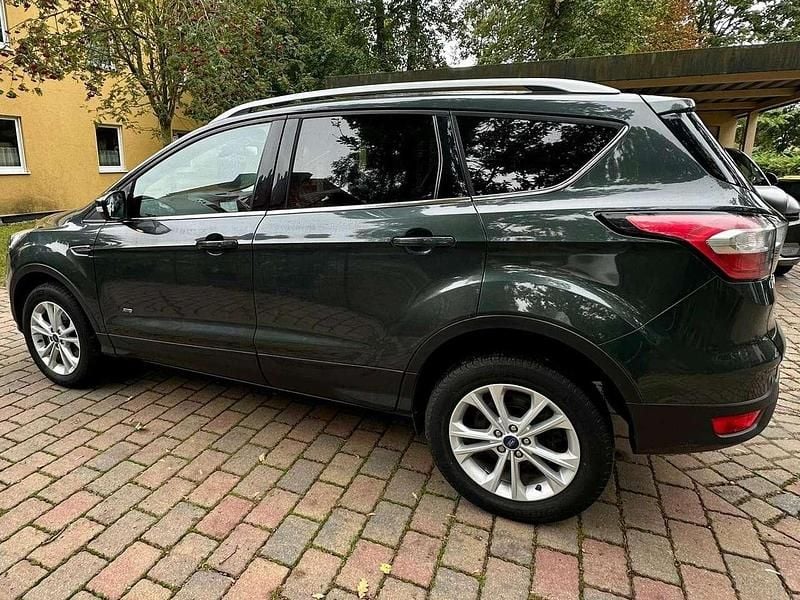 Gebraucht Ford Kuga 182 PS (133 kW) 2017 Grün SUV