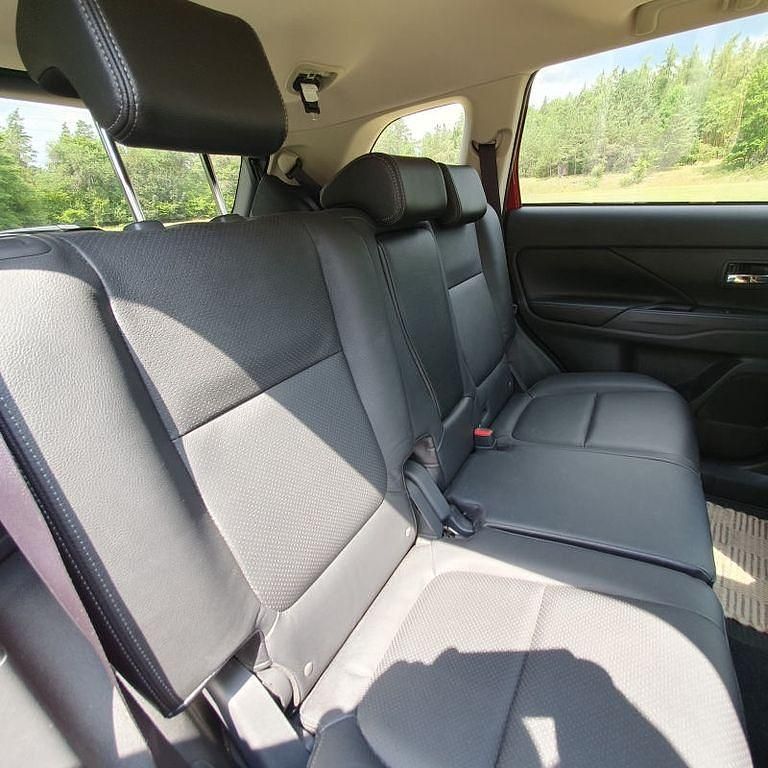 Second-hand Mitsubishi Outlander 150 CP (110 kW) 2016 Roșu SUV