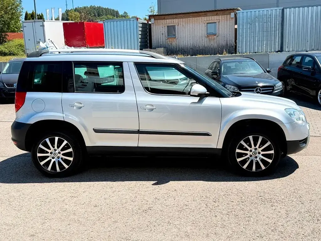 Gebraucht Skoda Yeti Plus Edition 105 PS (77 kW) 2013 Silber SUV