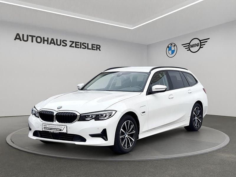 Alpinweiß uni Gebraucht 2022 BMW 320e Advantage Kombi | 25.450 € (Fairer Preis) - Bild 1/4