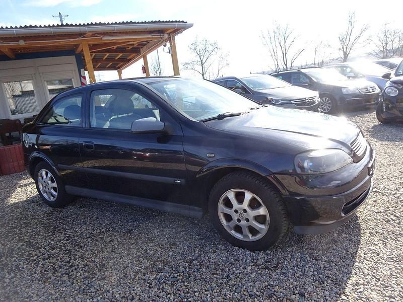 Second-hand Opel Astra 101 CP (74 kW) 2003 Negru Berlinǎ