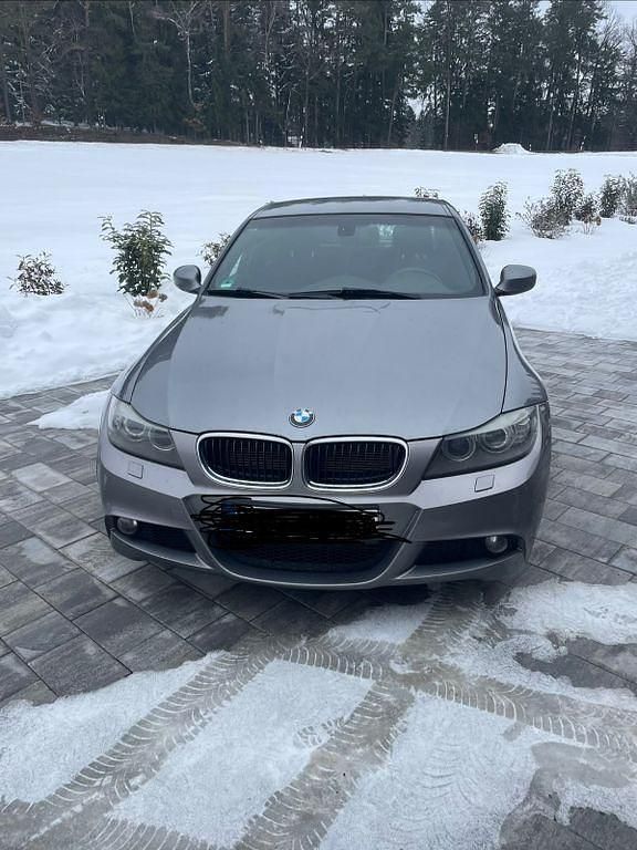 Grau Gebraucht 2011 BMW 320 M Sport Limousine | 7.500 € (Fairer Preis) - Bild 1/4