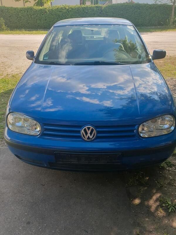 Blau Gebraucht 2001 VW Golf IV Edition Limousine | 900 € (Superpreis) - Bild 1/4