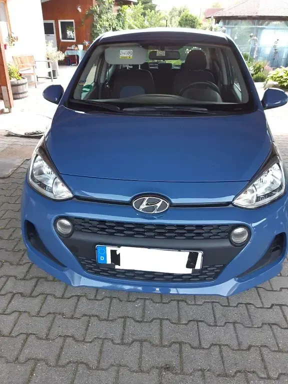 Gebraucht Hyundai i10 Life 87 PS (63 kW) 2017 Blau Kleinwagen