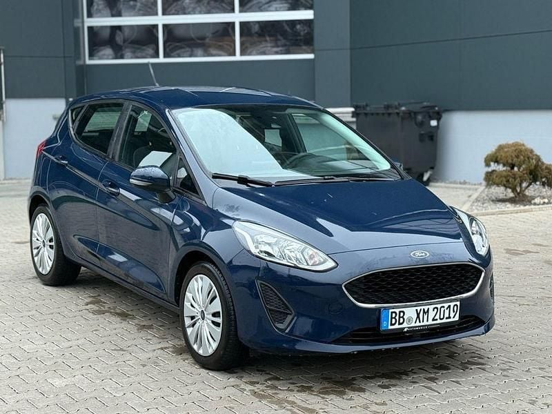 Blau Gebraucht 2017 Ford Fiesta Limousine | 10.000 € (Guter Preis) - Bild 1/4