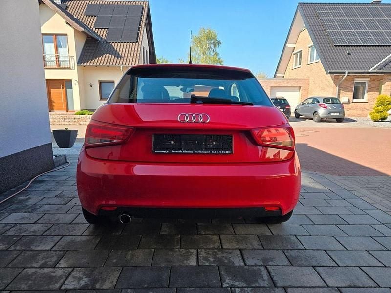 Używany Audi A1 Attraction 105 KM (77 kW) 2011 Czerwony Hatchback