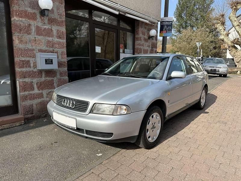 Gebraucht Audi A4 125 PS (91 kW) 1997 Silber Kombi