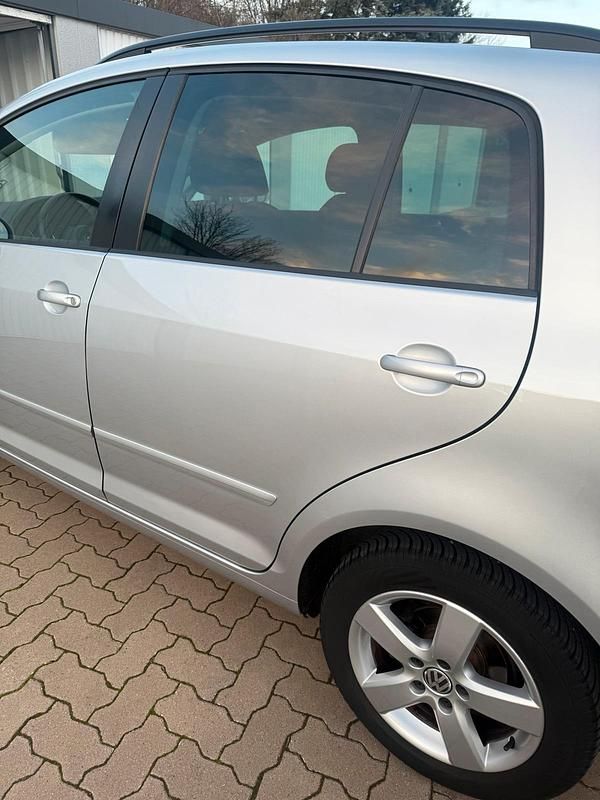 Gebraucht VW Golf VI Team 105 PS (77 kW) 2010 Silber Kleinwagen