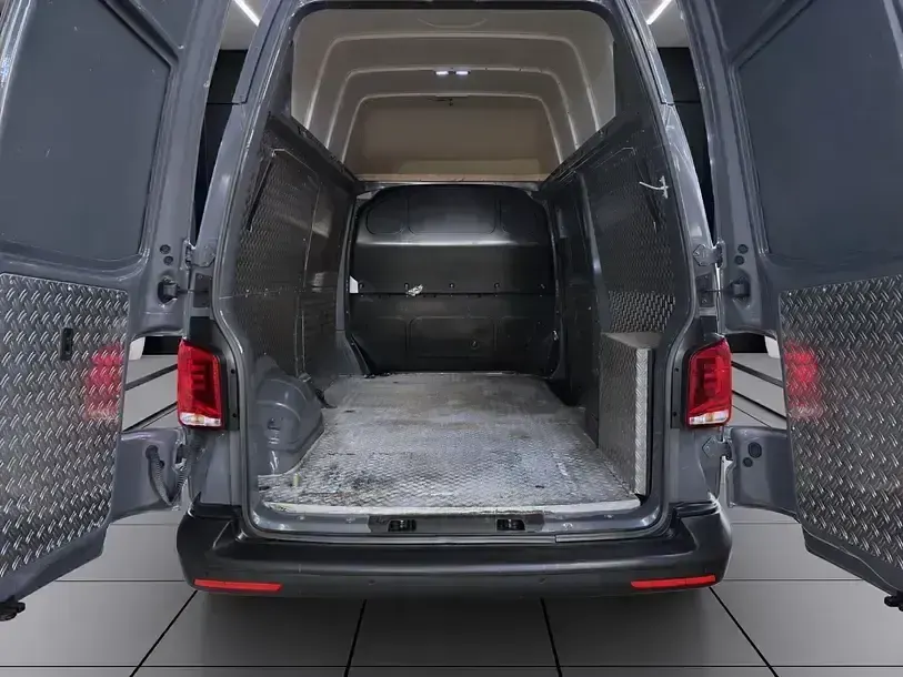 Gebraucht VW T6.1 150 PS (110 kW) 2021 Pure grey Van