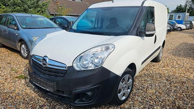 Weiß Gebraucht 2018 Opel Combo Edition Van / Kleinbus | 6.590 € (Guter Preis) - Bild 1/4