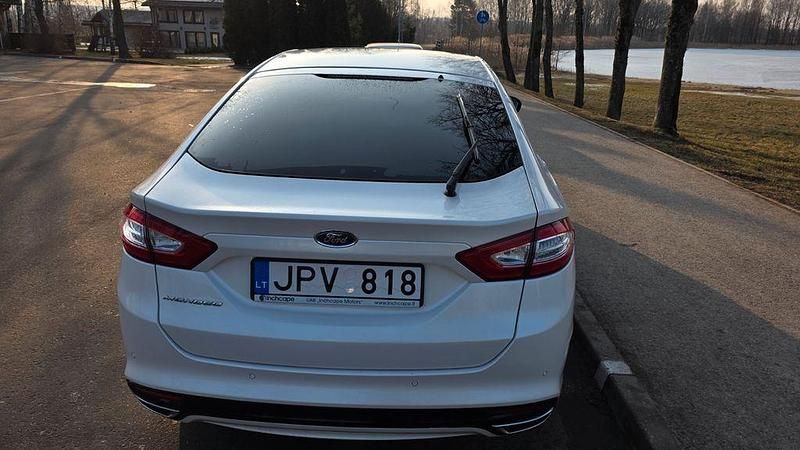 Gebraucht Ford Mondeo Titanium 179 PS (131 kW) 2017 Weiß Limousine