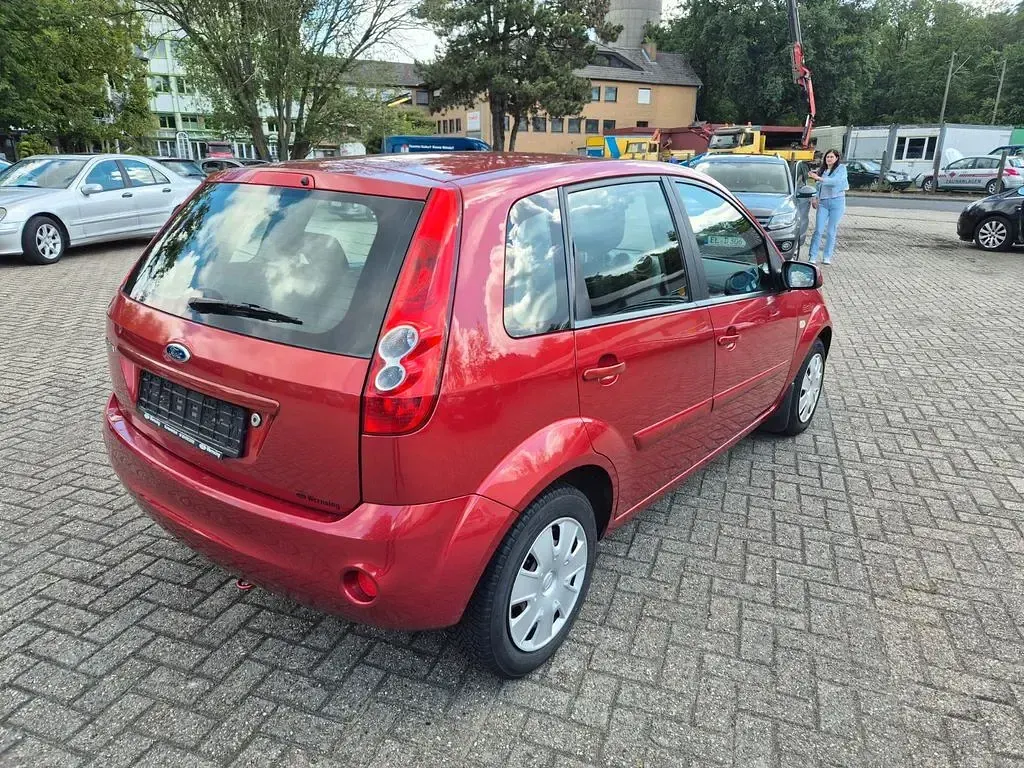 Gebraucht Ford Fiesta Style 69 PS (50 kW) 2007 Rot Kleinwagen