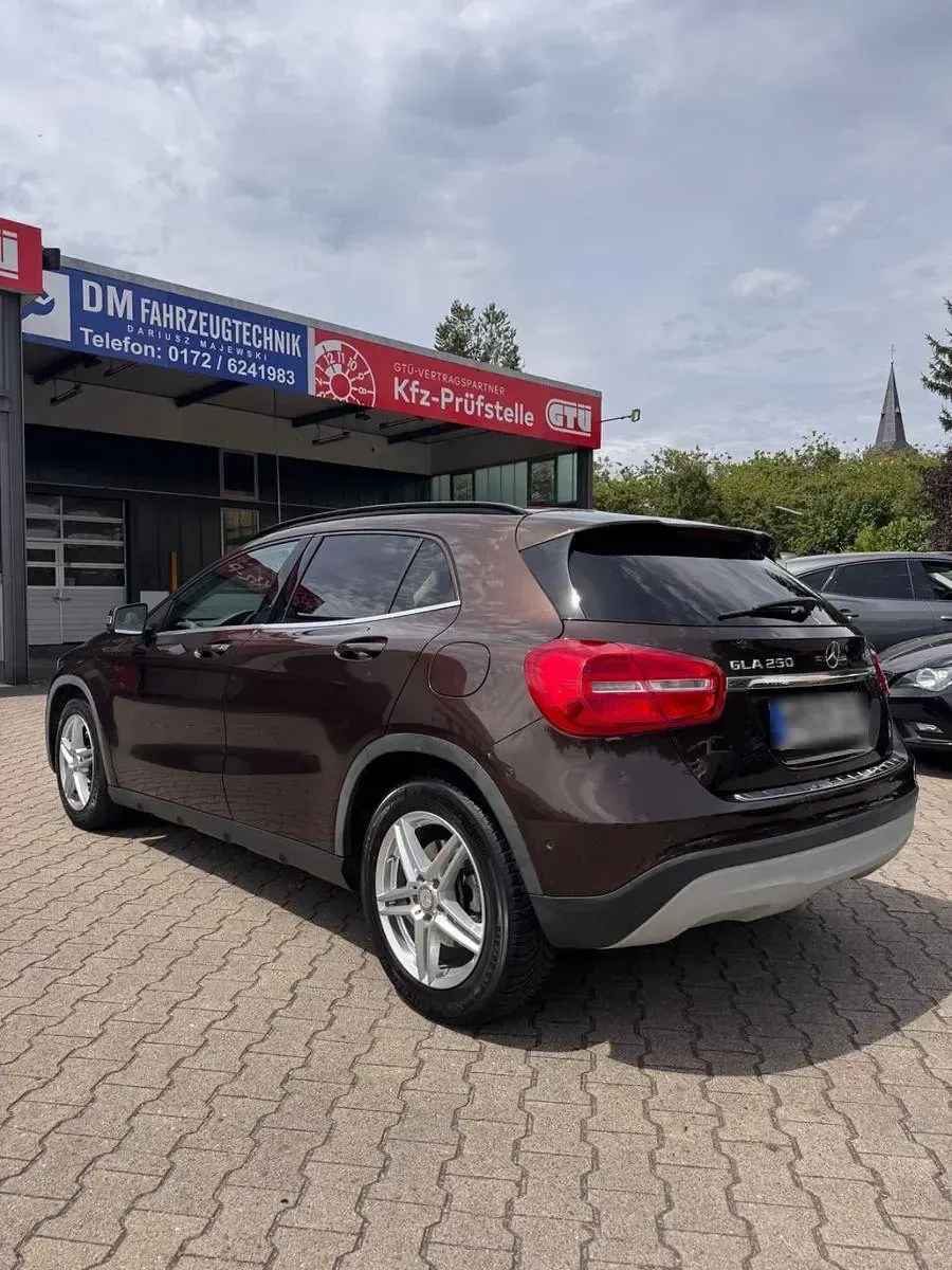 Gebraucht Mercedes GLA250 211 PS (155 kW) 2014 Braun SUV