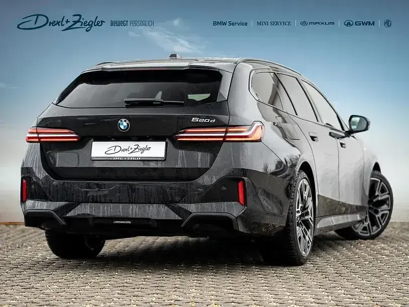 Gebraucht BMW 520 M Sport 197 PS (144 kW) 2025 Saphirschwarzmetallic Limousine