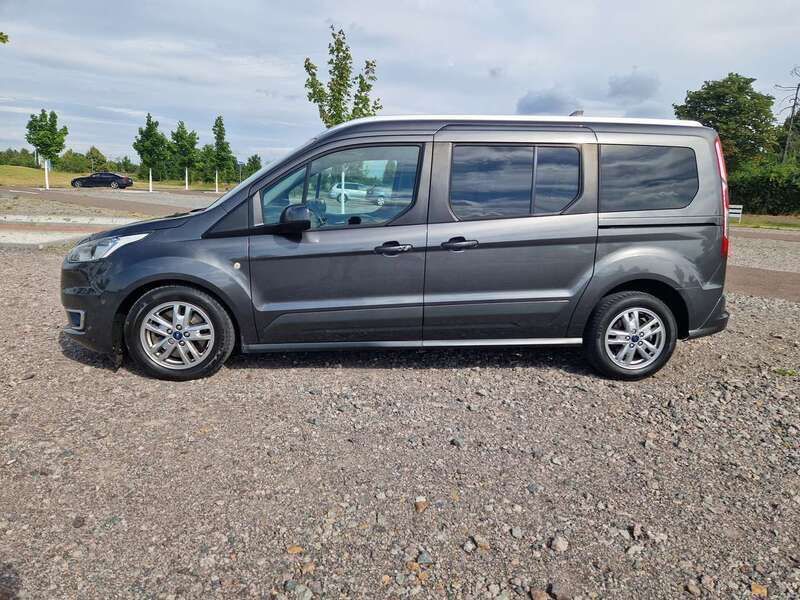 Grau Gebraucht 2020 Ford Grand Tourneo Connect Van / Kleinbus | 20.100 € (Guter Preis) - Bild 1/4
