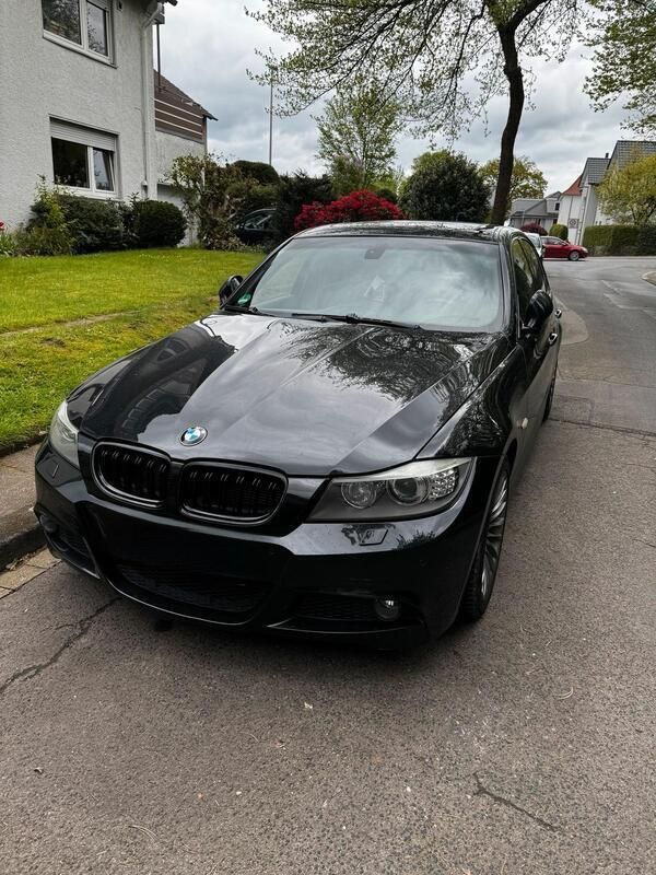 Schwarz Gebraucht 2011 BMW 318 Limousine | 7.500 € (Fairer Preis) - Bild 1/4