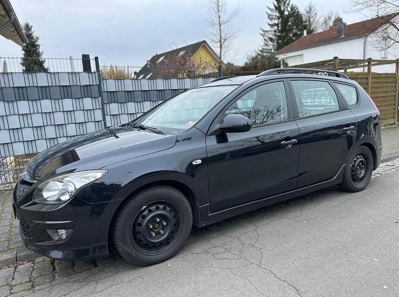 Schwarz Gebraucht 2010 Hyundai i30 Kombi | 3.250 € (Fairer Preis) - Bild 1/4