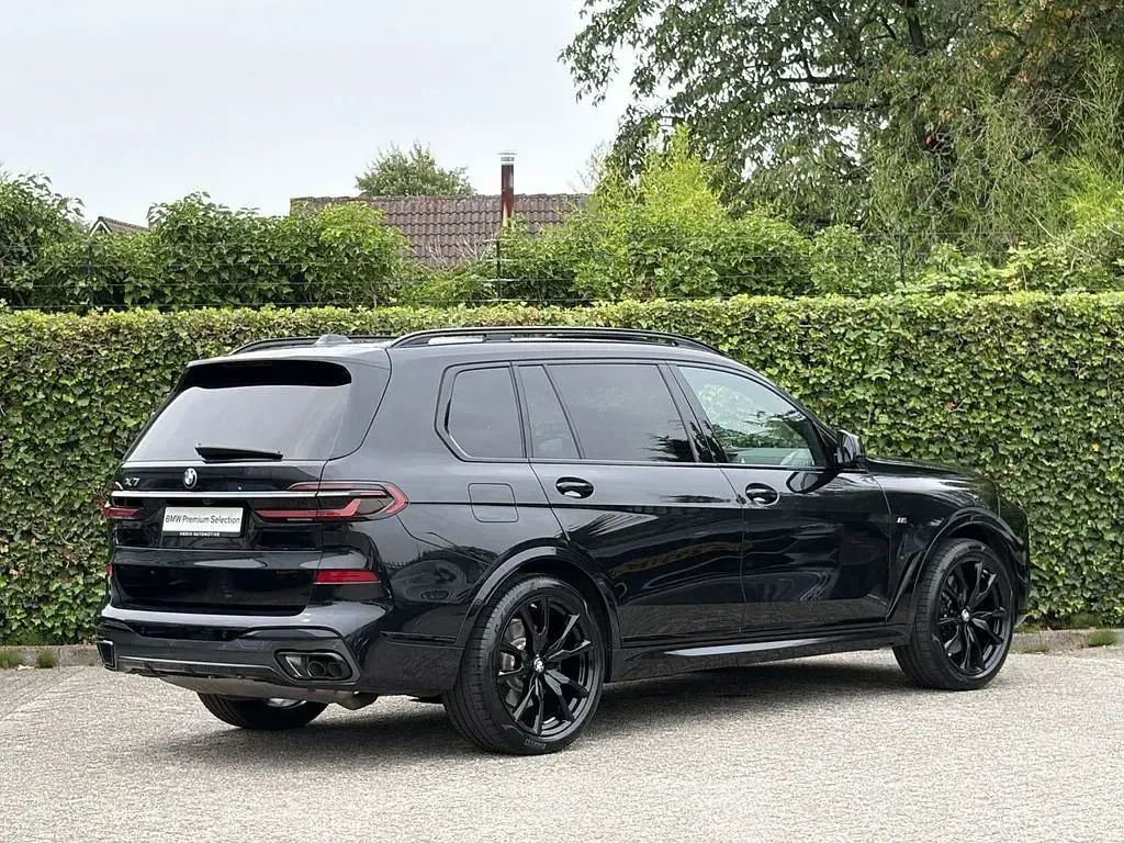 Gebraucht BMW X7 M Sport 381 PS (280 kW) 2025 Schwarz SUV