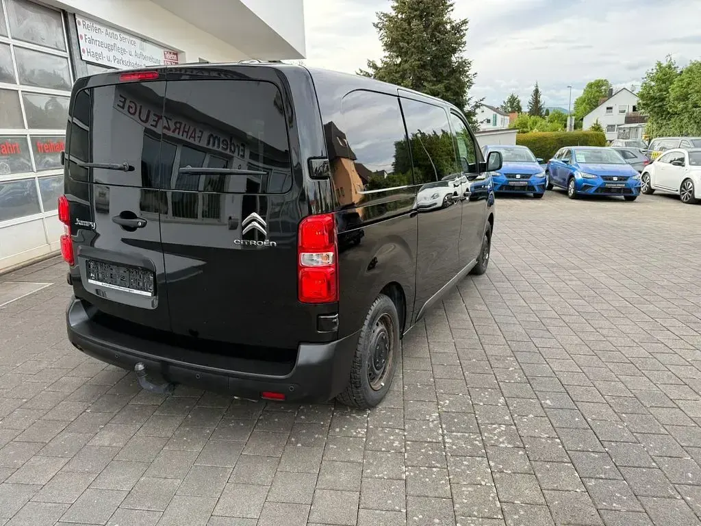 Usado Citroën Jumpy 120 HP (88 kW) 2023 Preto Monovolume