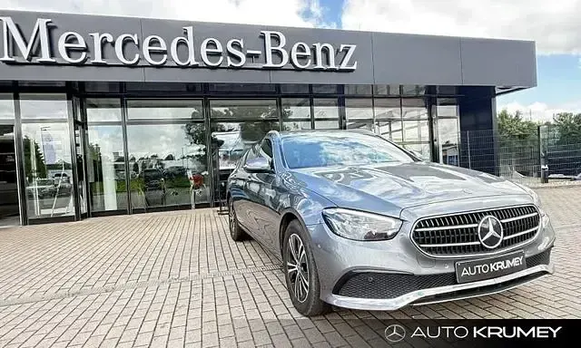Gebraucht Mercedes E220 Avantgarde 194 PS (142 kW) 2022 Grau Limousine
