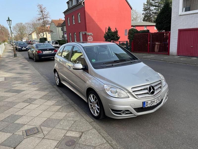 Gebraucht Mercedes B180 116 PS (85 kW) 2010 Grau Van / Kleinbus