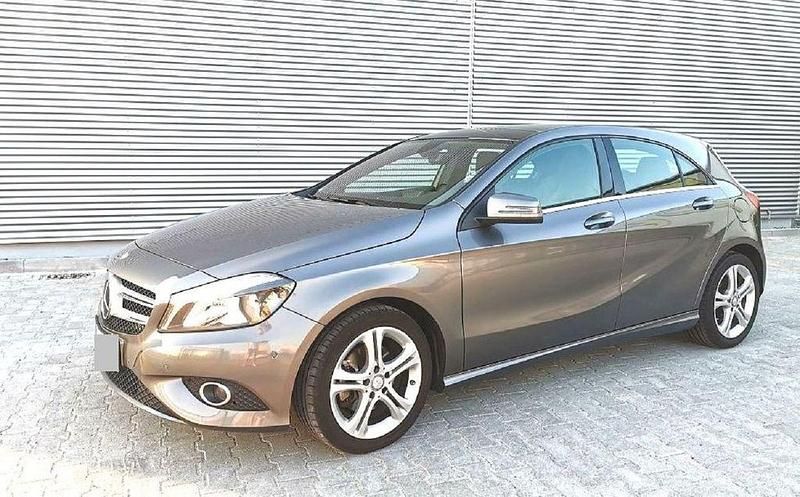 Gebraucht Mercedes A200 Urban 156 PS (114 kW) 2014 Grau Limousine