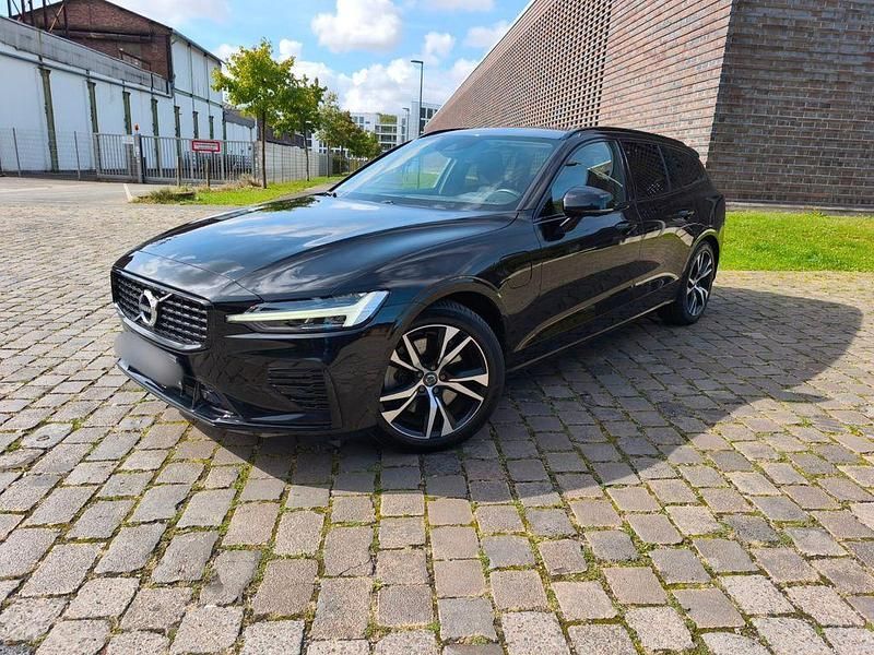 Schwarz Gebraucht 2021 Volvo V60 R-Design Kombi | 31.850 € (Guter Preis) - Bild 1/4