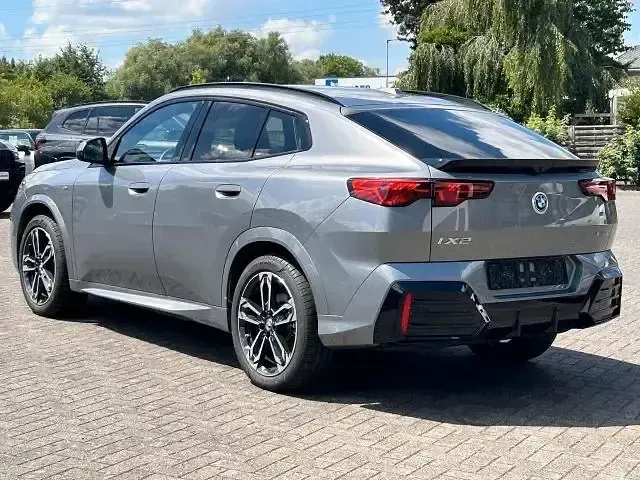 Gebraucht BMW iX2 M Sport 279 kW (380 PS) 2025 Skyscraper grau metallic SUV