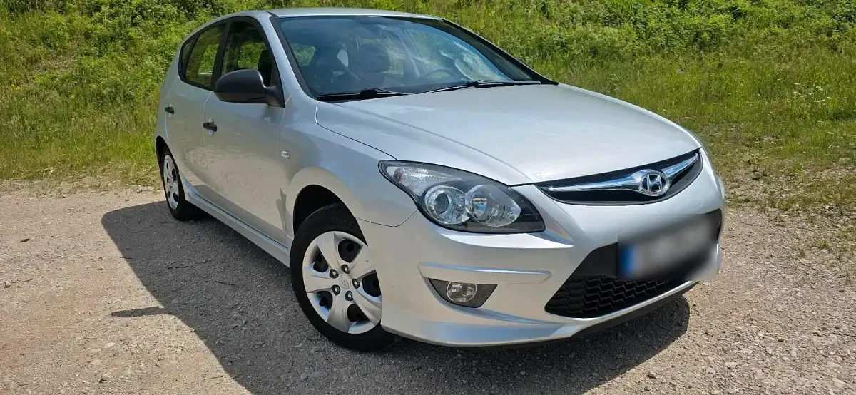 Gebraucht Hyundai i30 109 PS (80 kW) 2011 Silber Kombi