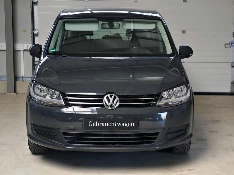 Second-hand VW Sharan 140 CP (102 kW) 2011 Gri Monovolum