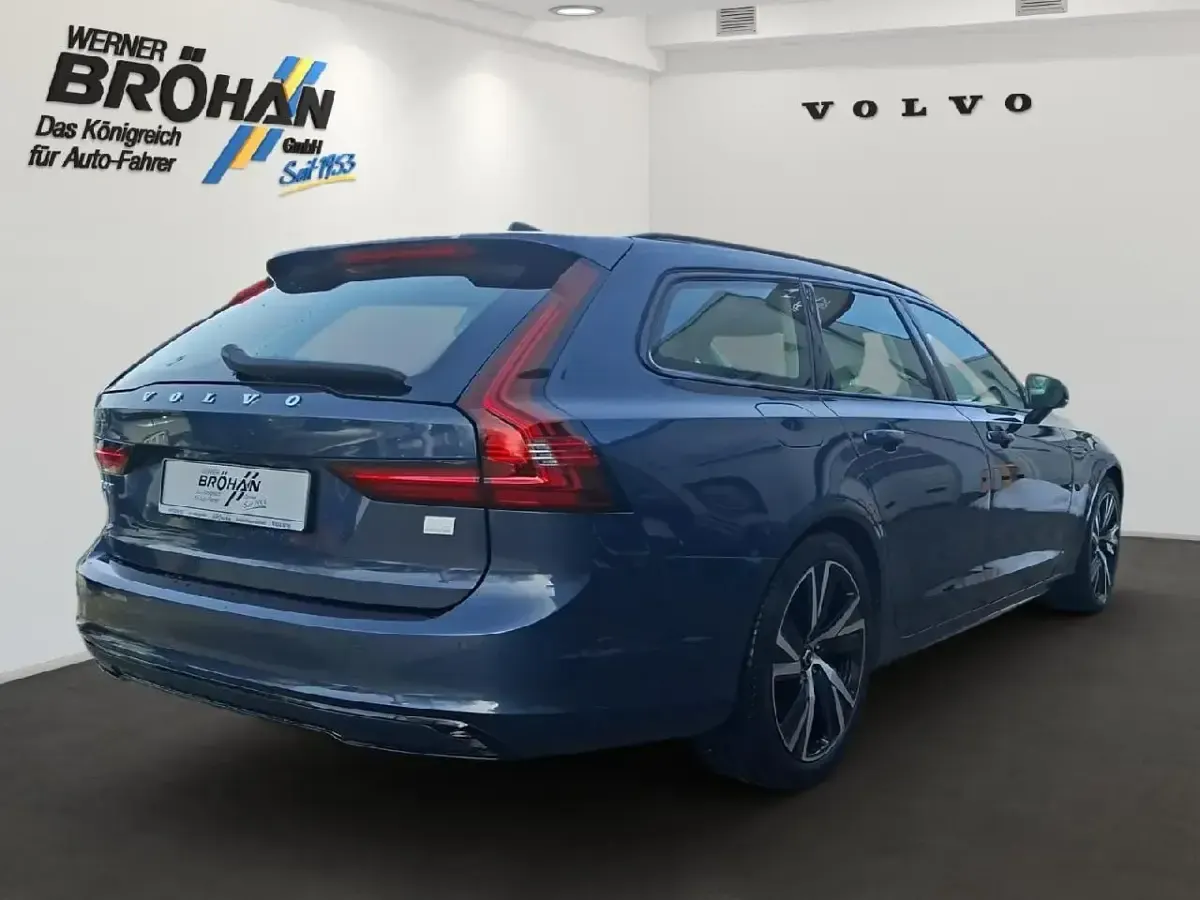 Second-hand Volvo V90 Plus 398 CP (292 kW) 2022 Albastru Break